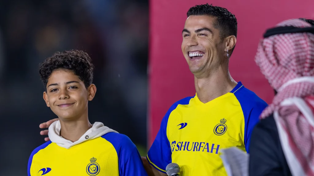 Cristiano Ronaldo Ingin Meniru Jejak LeBron dan Bronny James