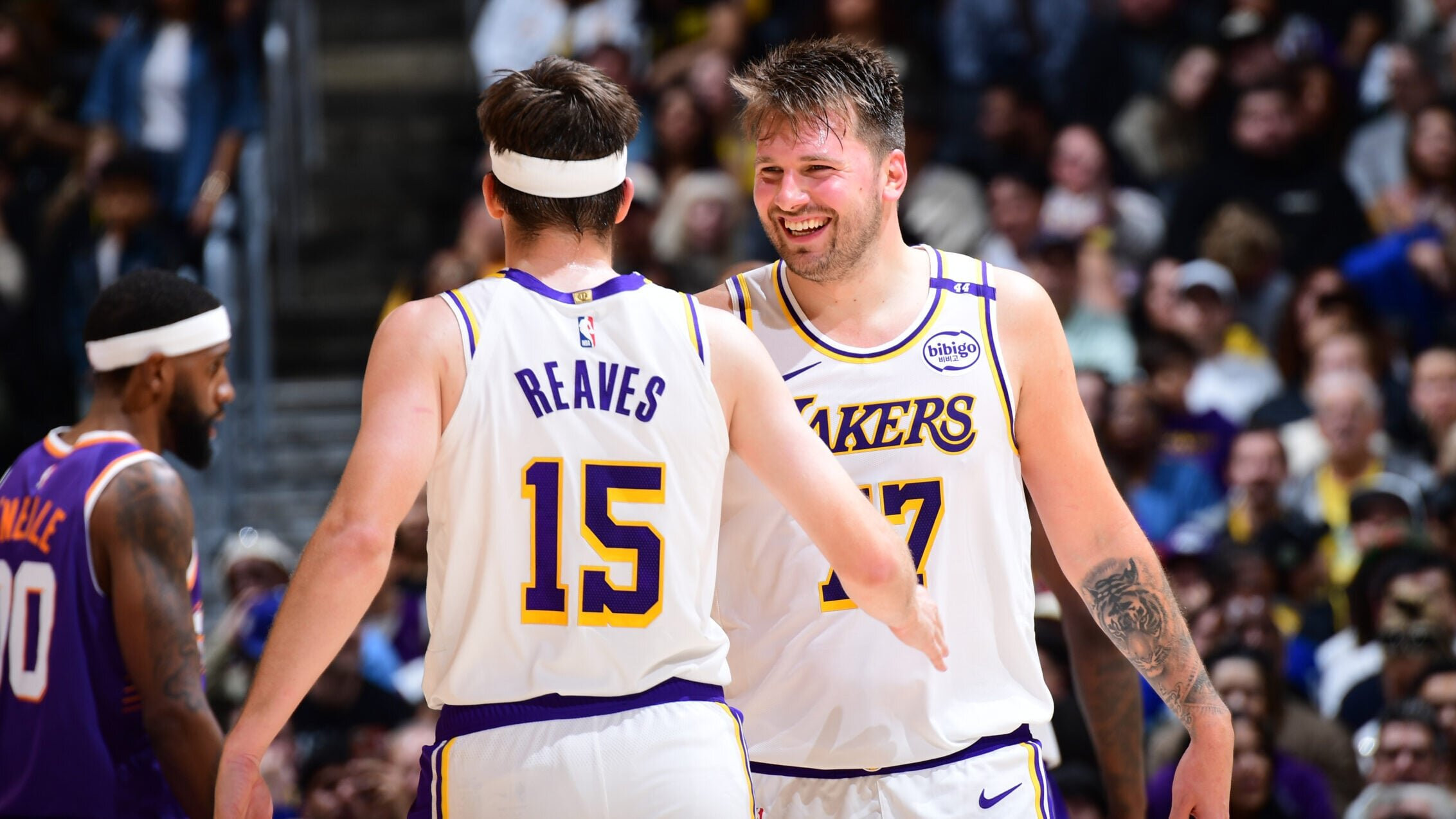 Doncic & Reaves Cetak 61 Poin, Lakers Kalahkan Suns