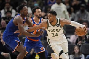 Giannis Antetokounmpo Enggan Disebut Punya Hubungan Knicks