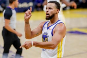 Penampilan 42 Poin Steph Curry yang Mengguncang Jagat NBA
