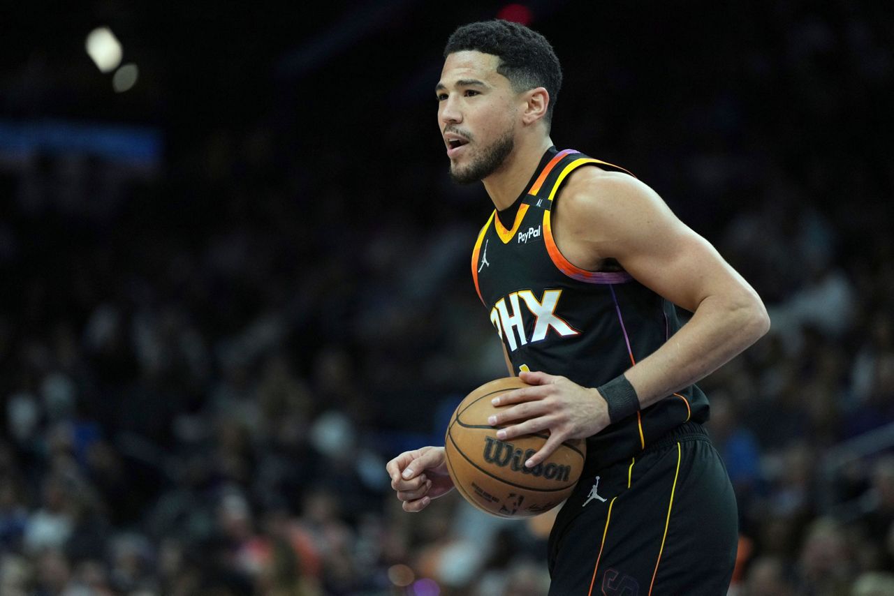 Suns Makin Tajam, Devin Booker Bungkam Semua Keraguan