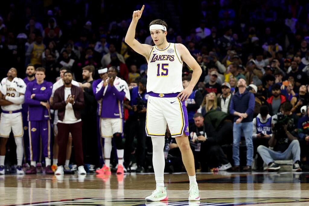 Reaves Absen 14 Laga, Lakers Cari Pola Permainan Pengganti