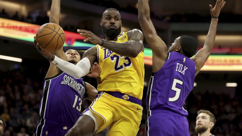 LeBron Akui Lakers Tak Mampu Menyaingi Tripoin Kings