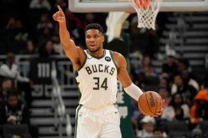 Giannis Antetokounmpo Berkomitmen Bertahan di Milwaukee Bucks