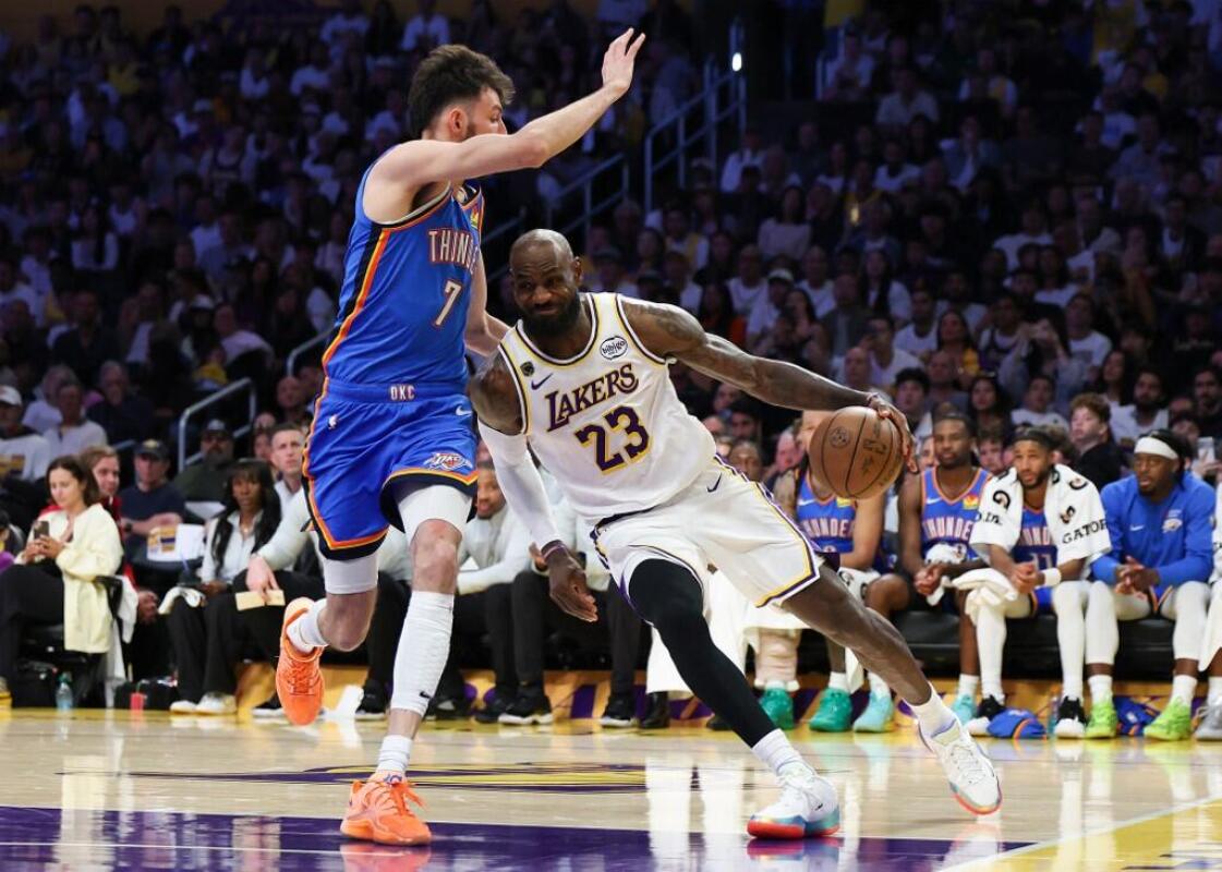 LeBron James Pantang Menyerah, Lakers Masih Berjuang