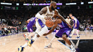 LeBron James Pantang Menyerah, Lakers Masih Berjuang